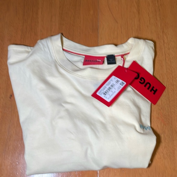 HUGO BOSS AG
Holy-Allee 3 D-72555 Metzingen Germany
HUGO BOSS UK LTD 39 Plender - Picture 1 of 8